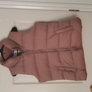Water resistant quilted puffer vest for women